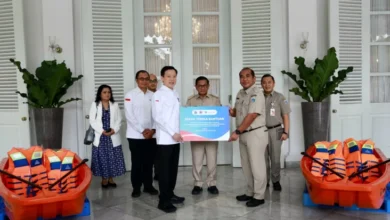 Chandra Asri Distribusikan 20 Perahu Operasional Tanggulangi Banjir pada Ibukota Indonesia