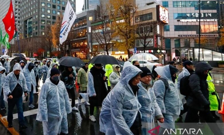 Unjuk rasa besar-besaran dijalankan pada Seoul, 24 jam pasca Yoon bebas